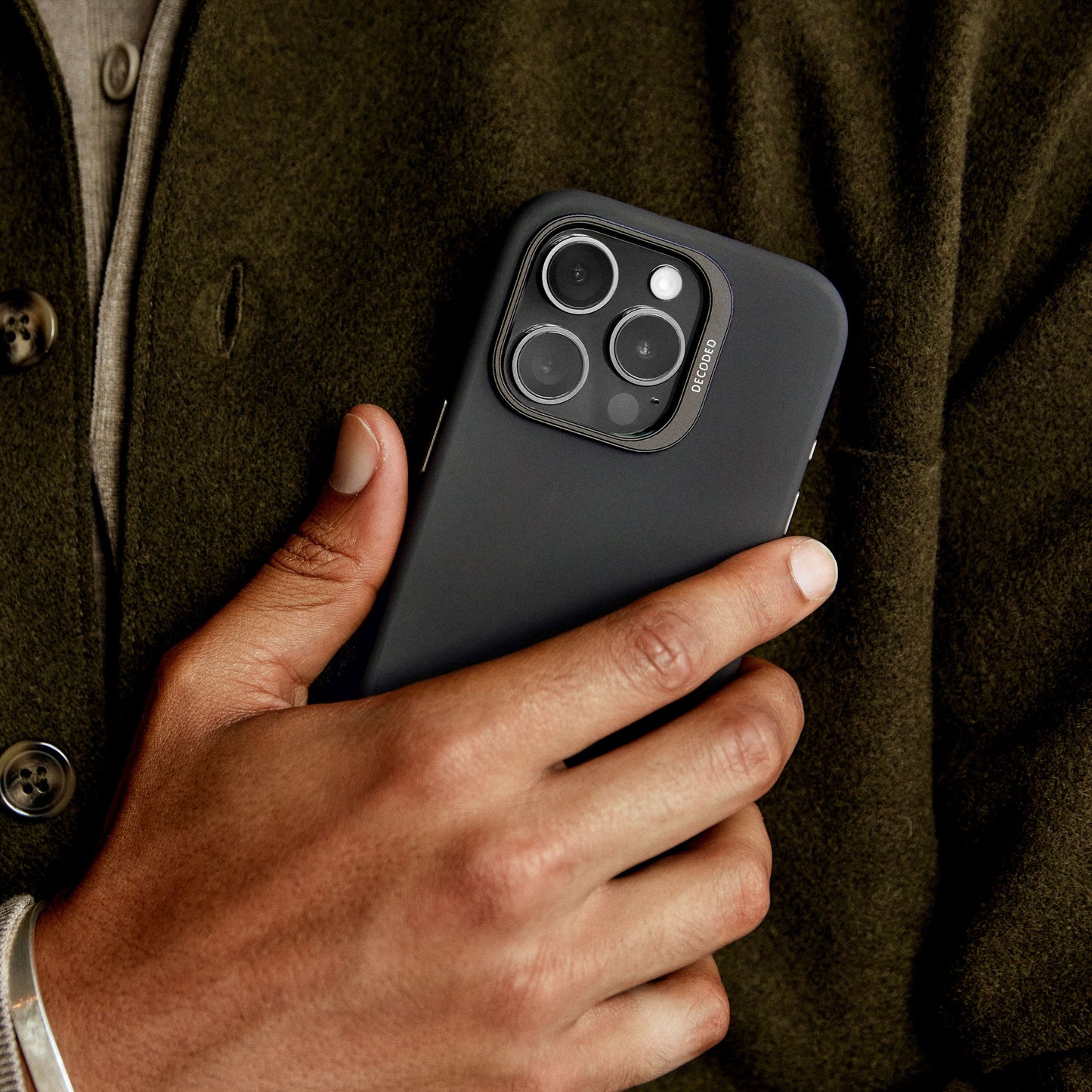 DECODED Leather Backcover for iPhone 16 Pro - Black