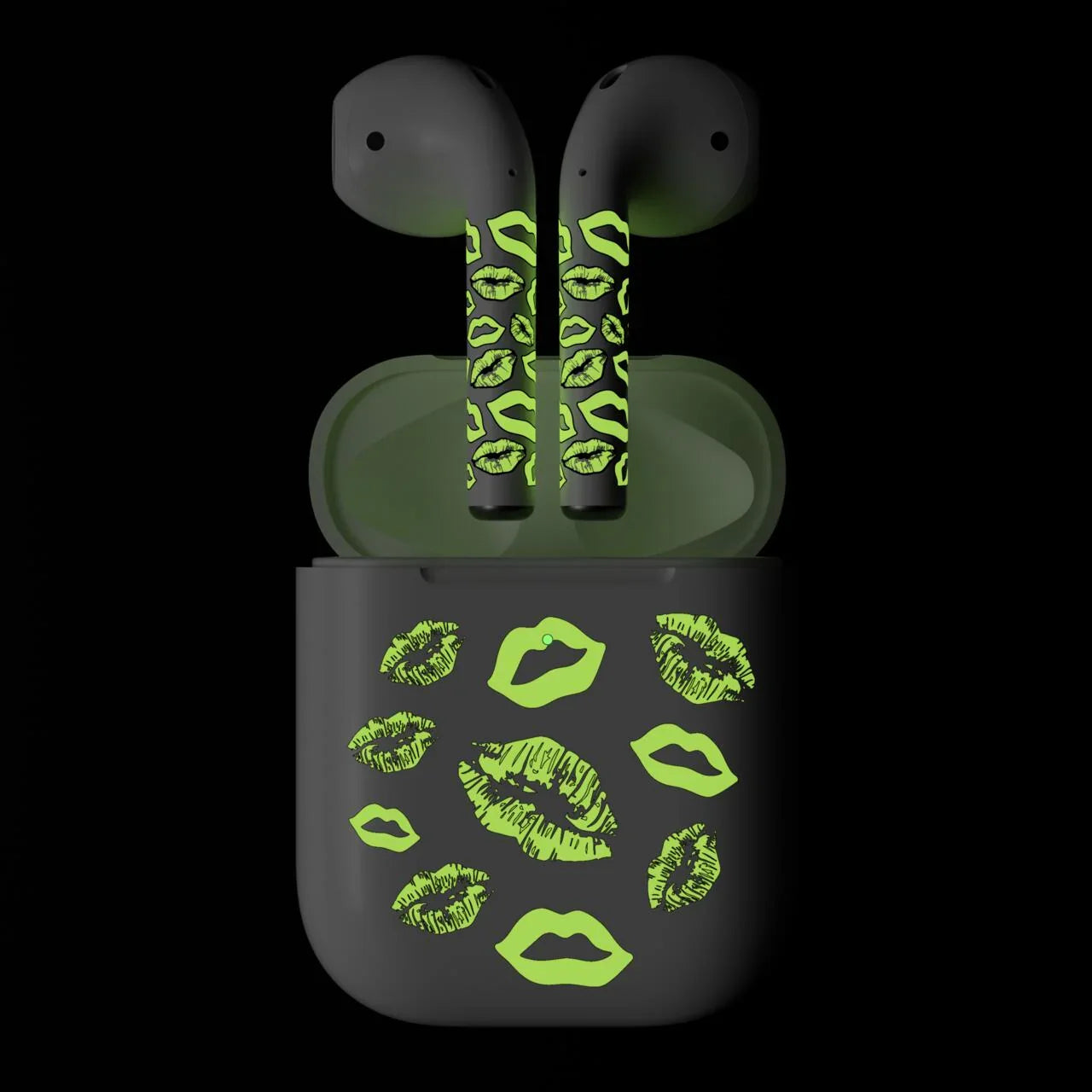 Skin NEXT ONE pentru AirPods - Buze fosforescente
