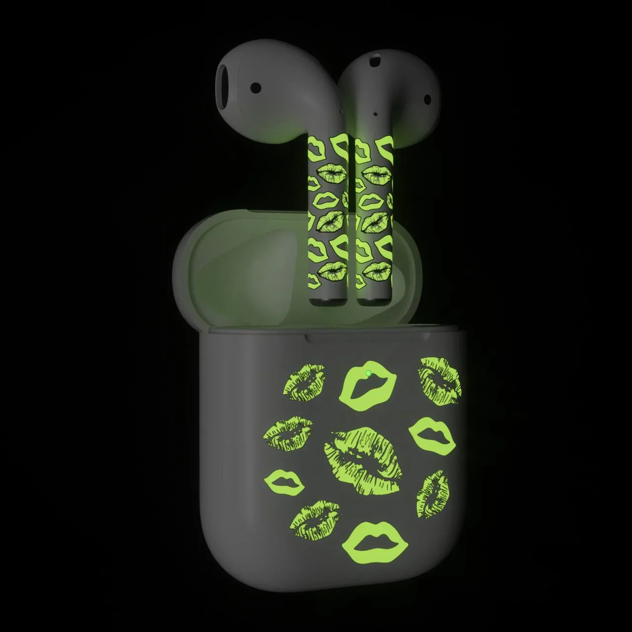 Skin NEXT ONE pentru AirPods - Buze fosforescente
