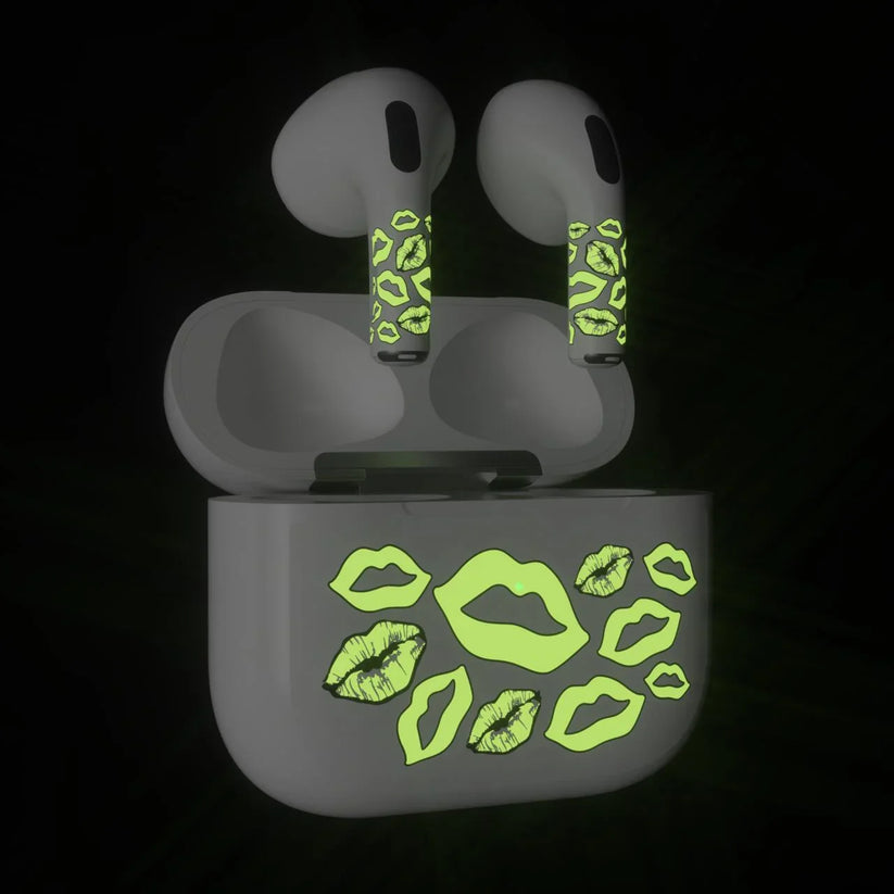 Skin NEXT ONE pentru AirPods 3rd Gen. - Buze fosforescente