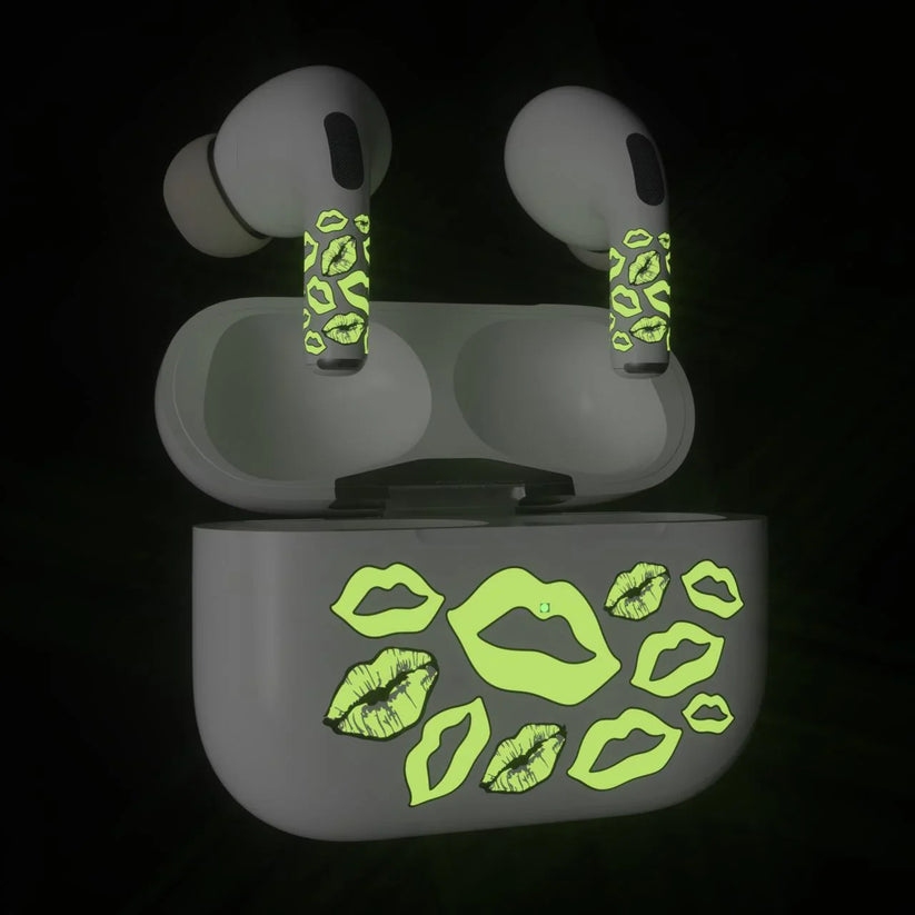 Skin NEXT ONE pentru AirPods Pro - Buze fosforescente